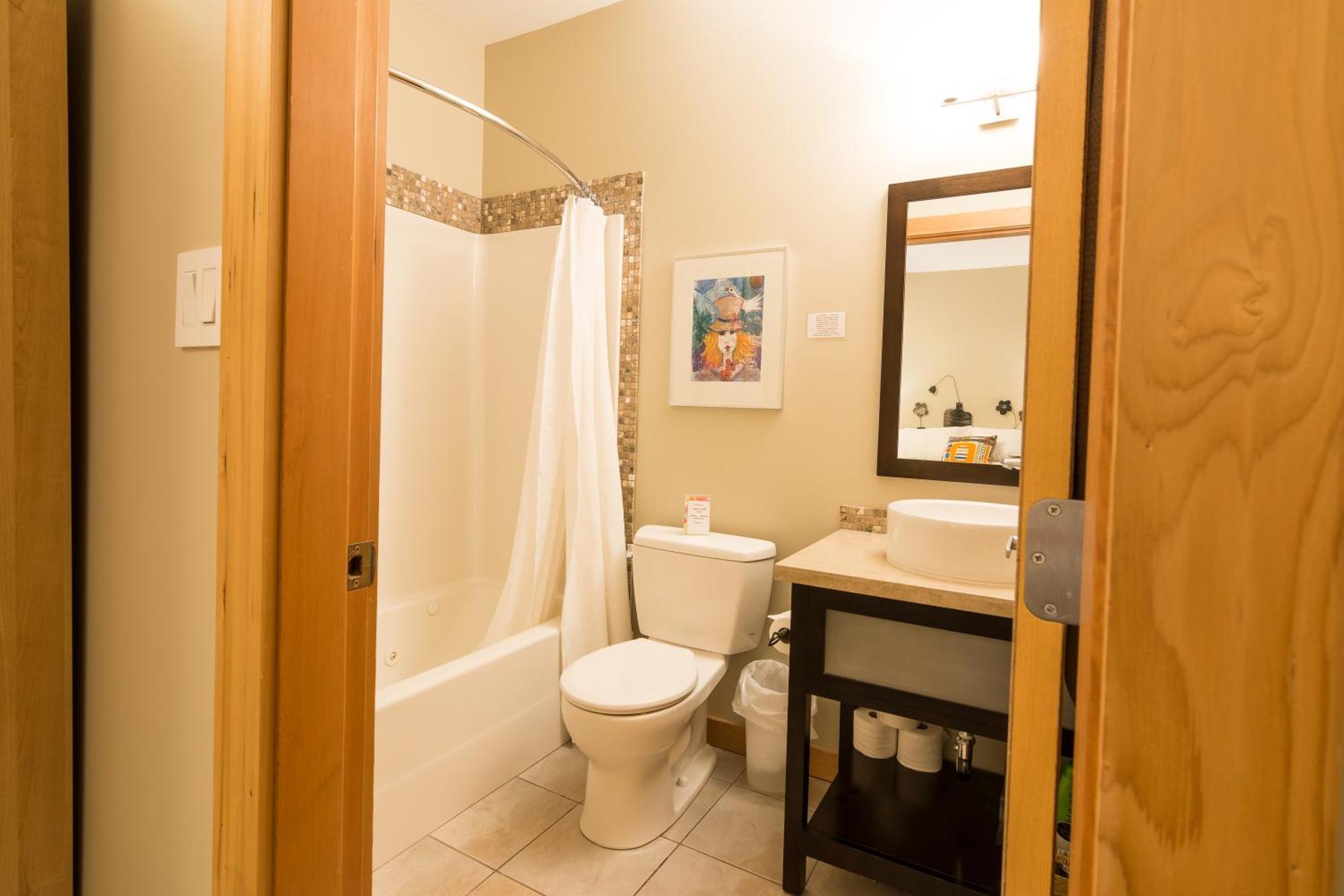 Cormier'S Studio Guest Suites Penticton Ngoại thất bức ảnh