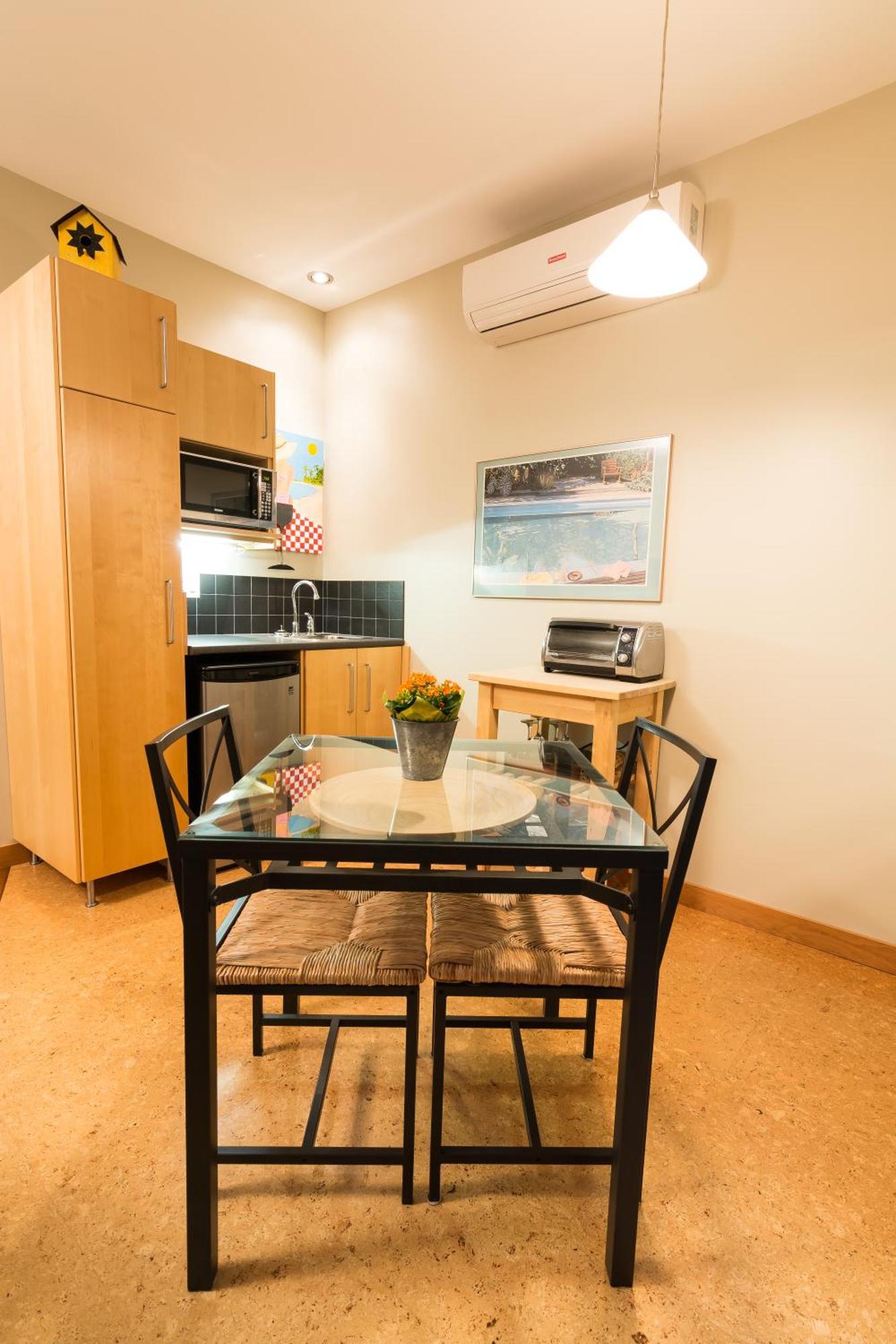Cormier'S Studio Guest Suites Penticton Ngoại thất bức ảnh
