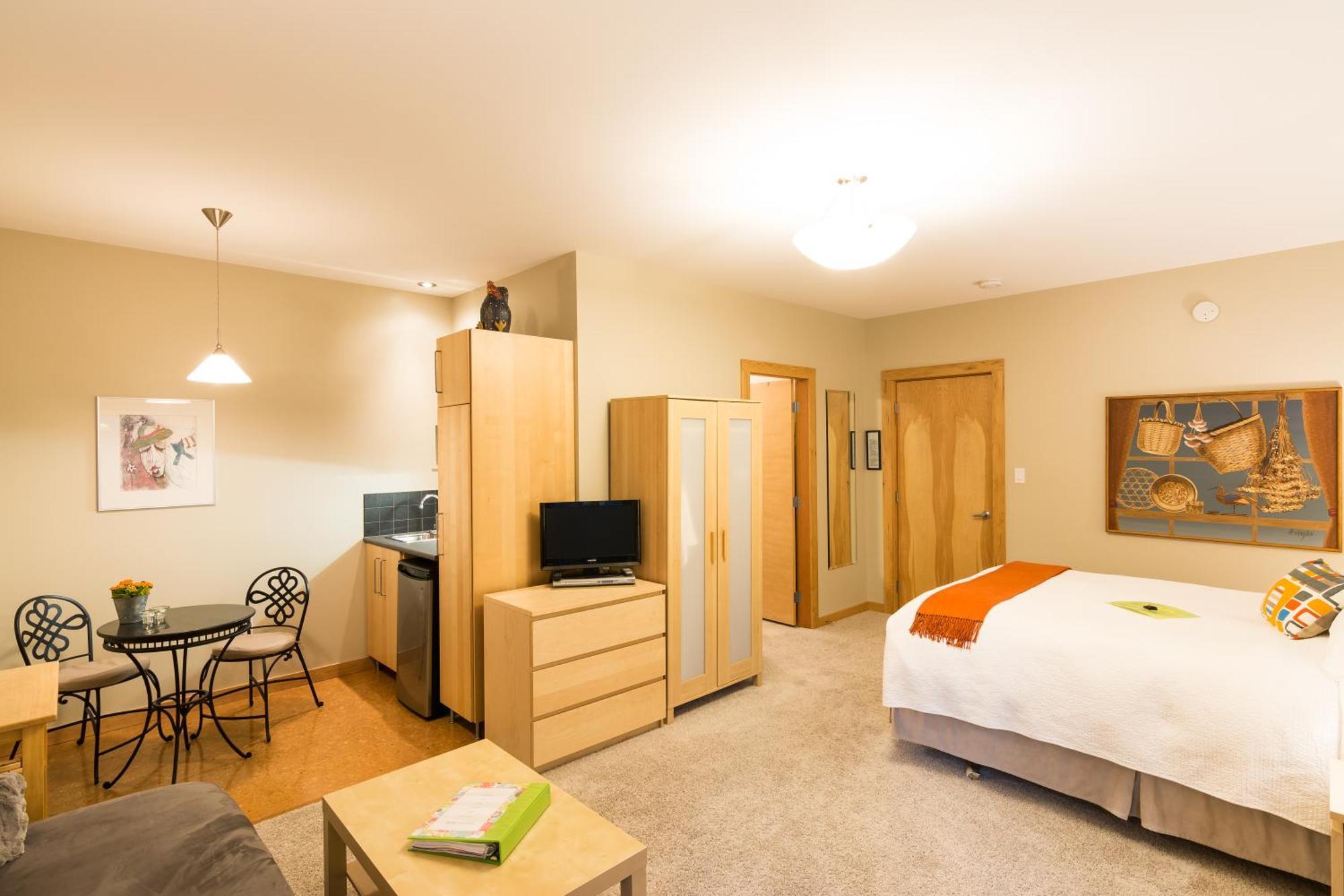 Cormier'S Studio Guest Suites Penticton Ngoại thất bức ảnh