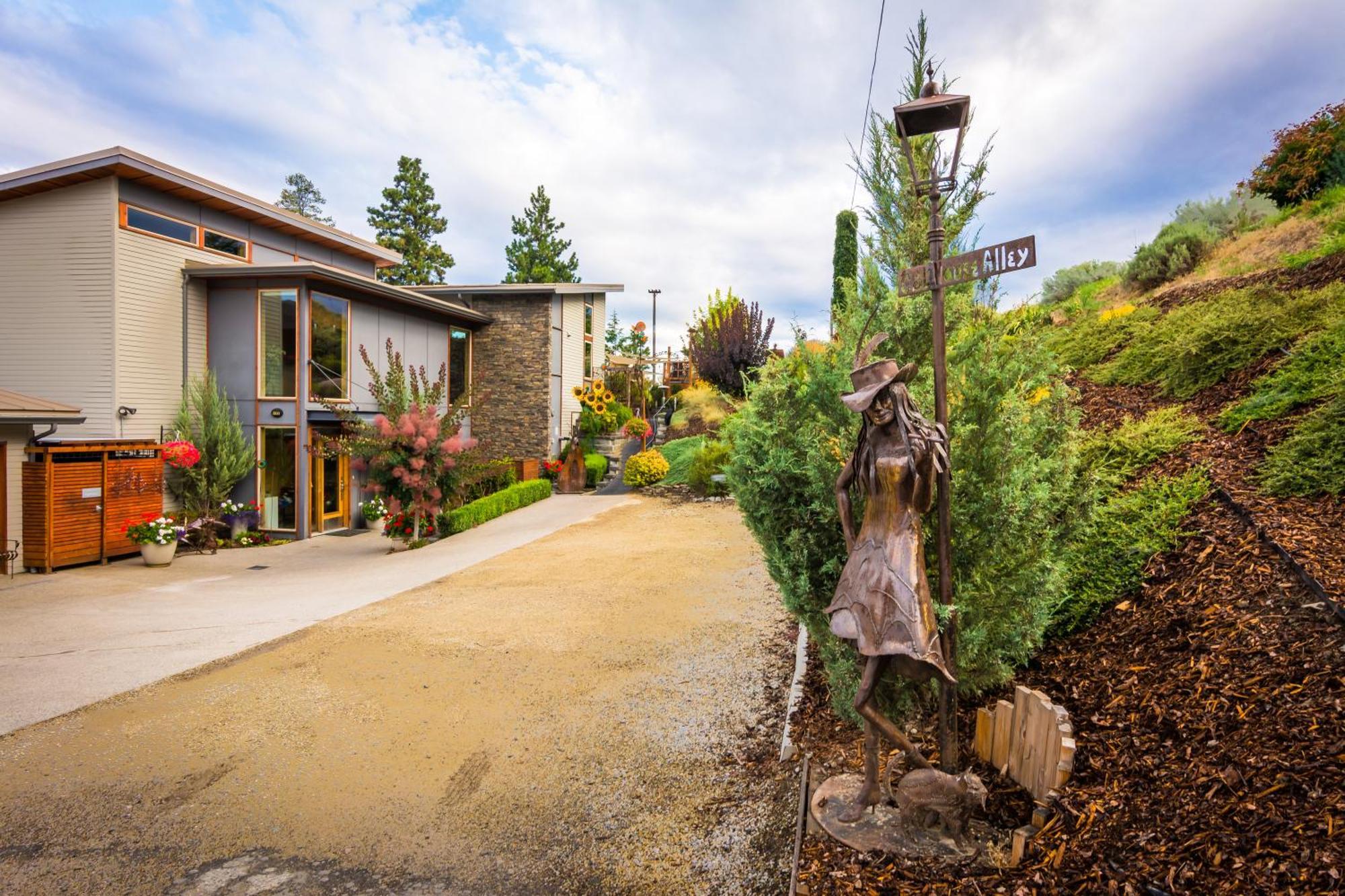 Cormier'S Studio Guest Suites Penticton Ngoại thất bức ảnh