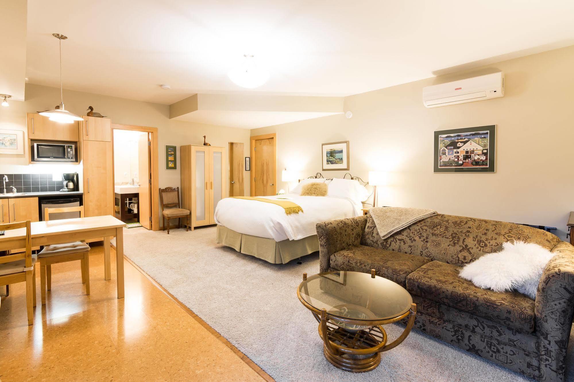 Cormier'S Studio Guest Suites Penticton Ngoại thất bức ảnh