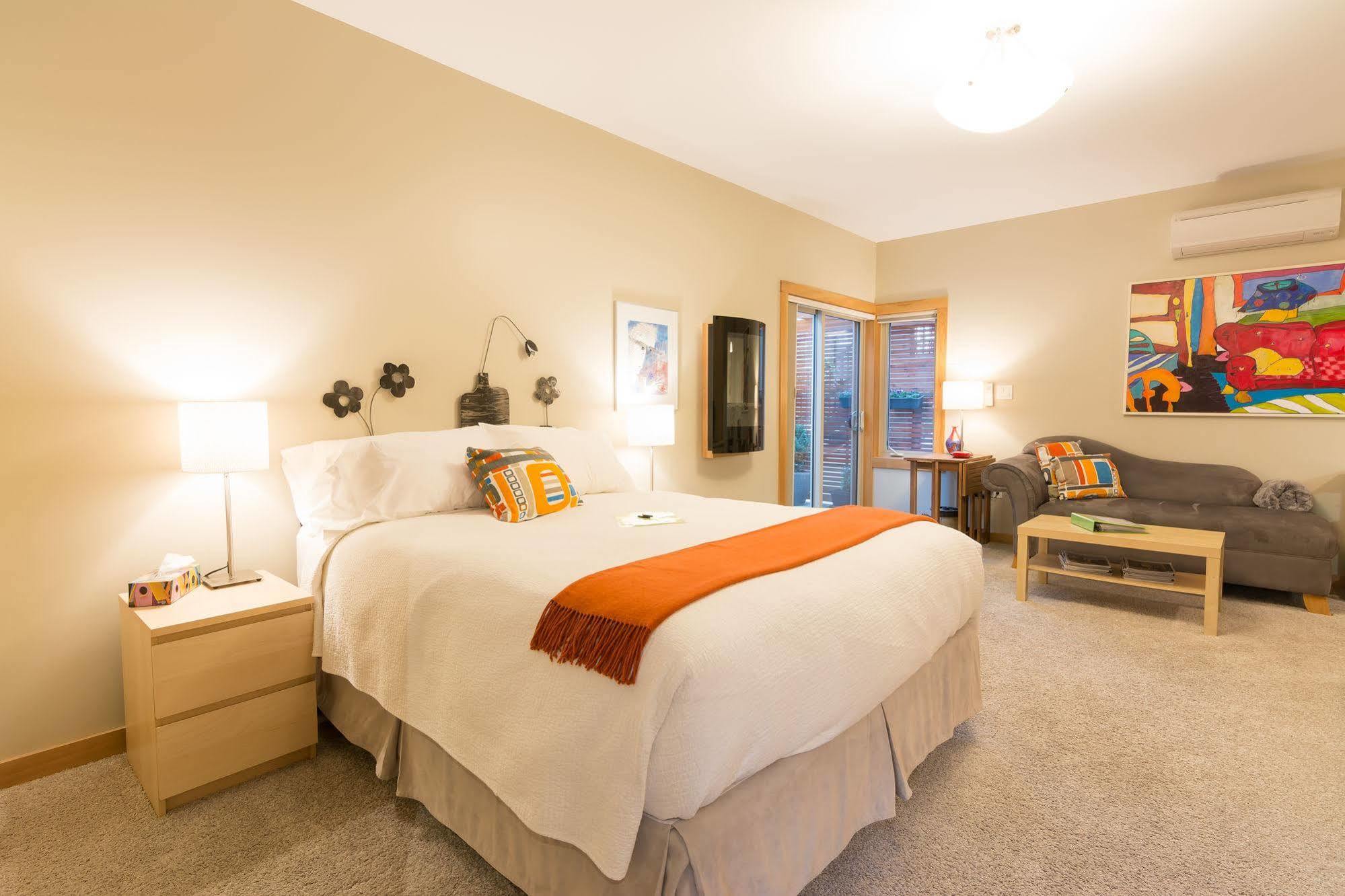 Cormier'S Studio Guest Suites Penticton Ngoại thất bức ảnh