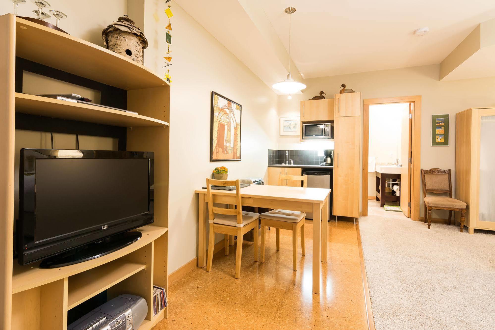 Cormier'S Studio Guest Suites Penticton Ngoại thất bức ảnh