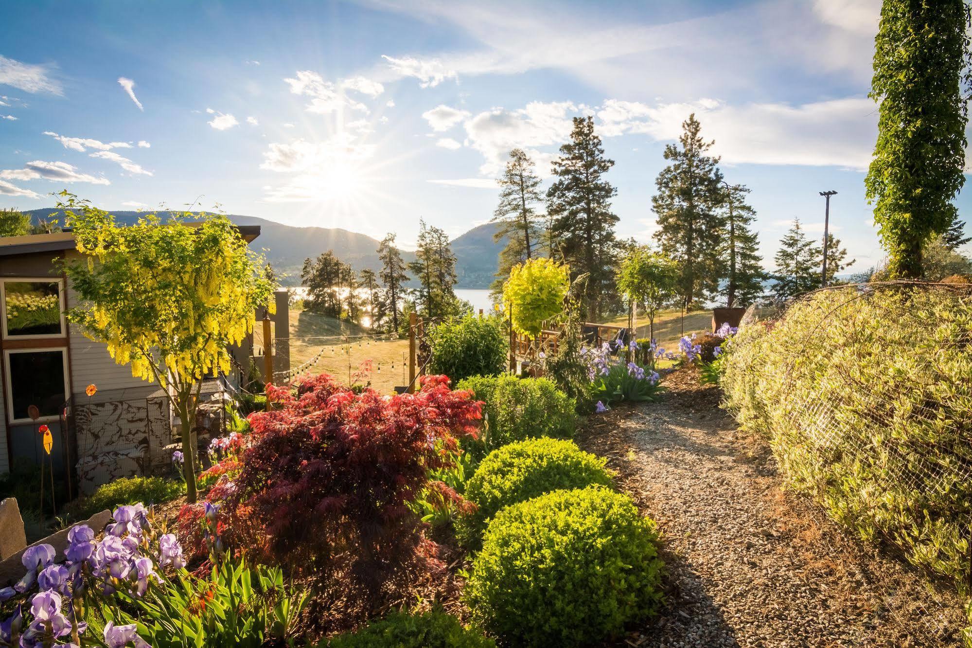 Cormier'S Studio Guest Suites Penticton Ngoại thất bức ảnh
